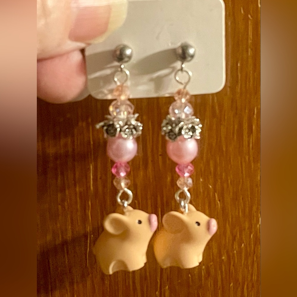 Miss Piggy Dangle Earrings with Pink Beads - Picture 3 of 6